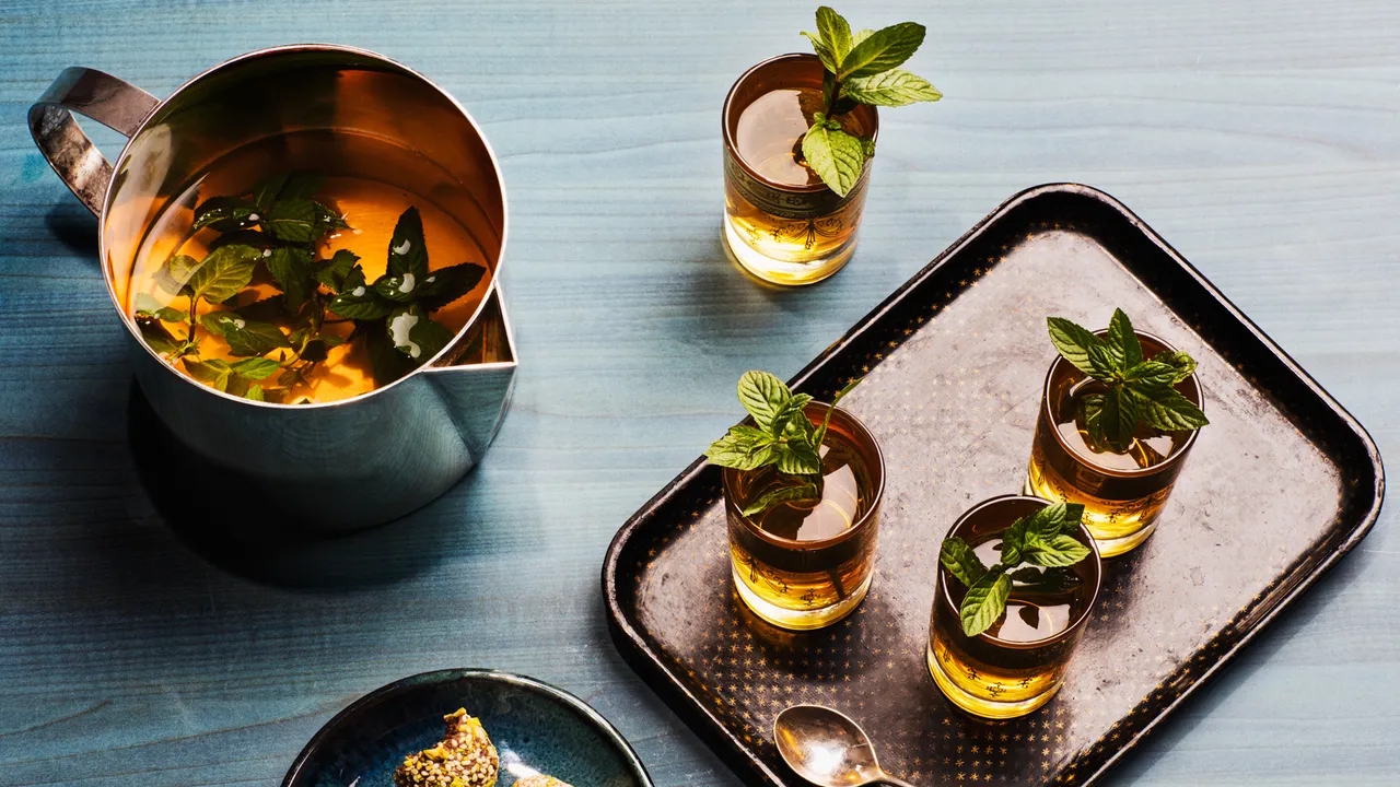 Chá Verde com Hortelã: A Tradição Marroquina Que Pode Ser Preparada em 5 Minutos