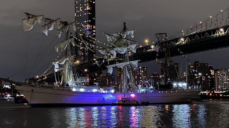 Internacional/America: Dois mortos em acidente de veleiro da Marinha Mexicana com ponte do Brooklyn em Nova Iorque