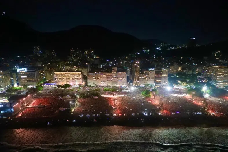 Internacional/Brasil: Polícia brasileira afirma ter impedido atentado bombista durante concerto de Lady Gaga no Rio de Janeiro