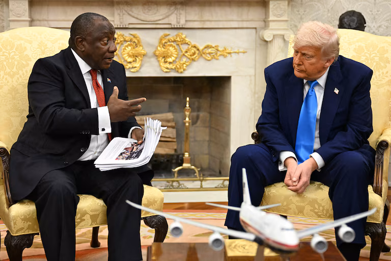 Internacional/África: Trump cria “génocidio branco” e embaraça Ramaphosa com vídeo polémico na Casa Branca
