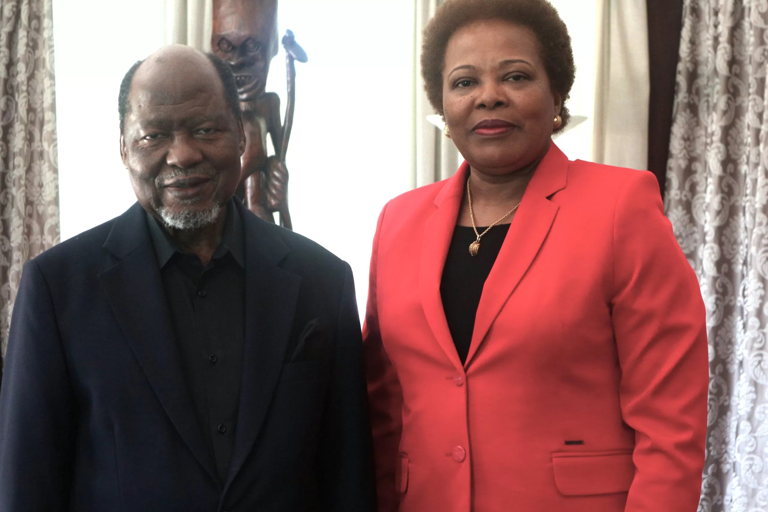 Moçambique/Política: Joaquim Chissano e Maria do Carmo Silveira distinguidos com o Prémio José Aparecido de Oliveira