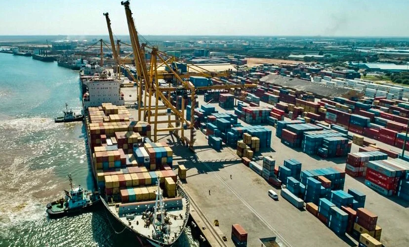 Moçambique/Sociedade: Funcionário das Alfândegas detido por corrupção no Porto da Beira