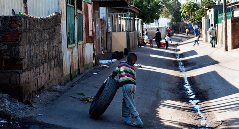 Internacional/Ásia: Índia reduz drasticamente pobreza extrema para 5,3% em 2022-23, segundo Banco Mundial