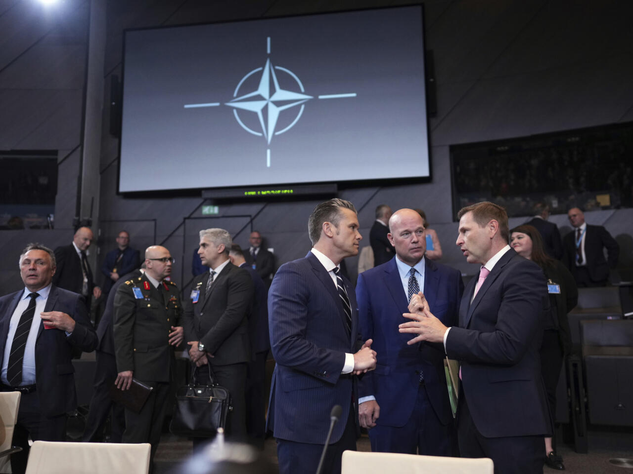 Internacional/Europa: Cimeira da NATO em risco, divergências sobre aumento de despesas com defesa ameaçam unidade da aliança