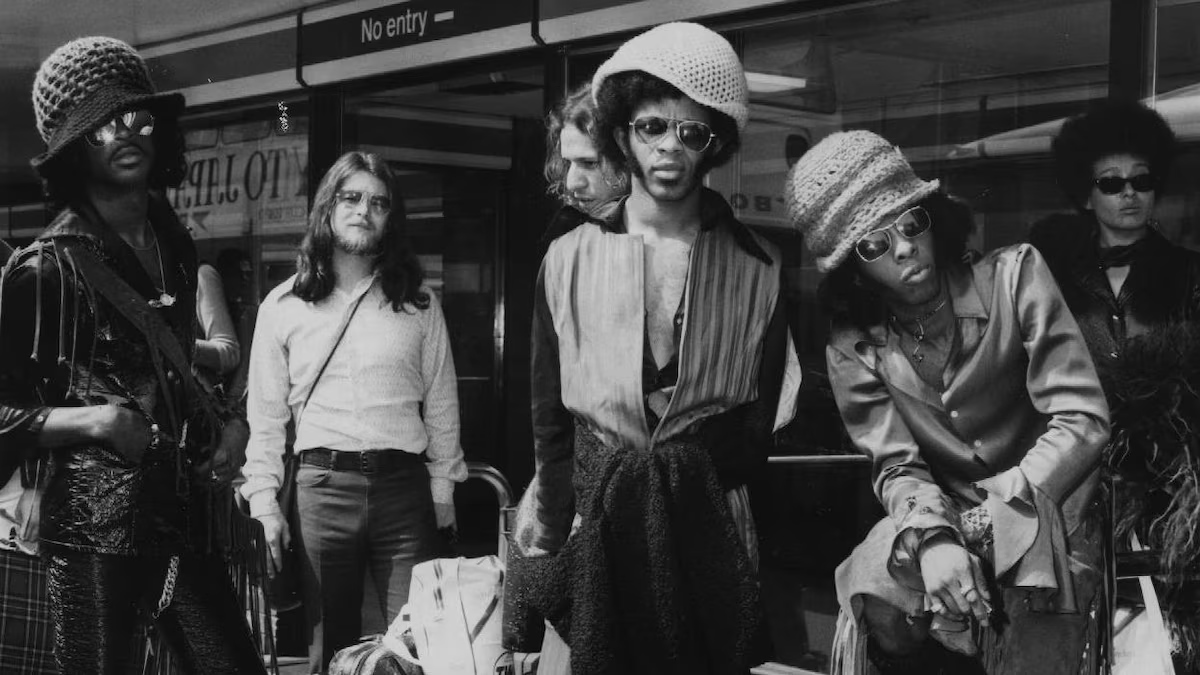 Lifestyle/Cultura: Morre Sly Stone, lenda do funk e líder da icónica banda Sly and the Family Stone, aos 82 anos