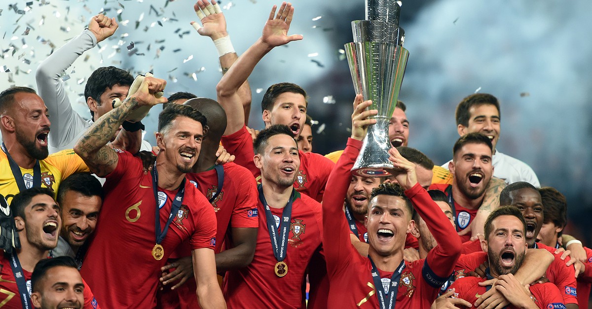 Desporto/Futebol: Cristiano Ronaldo emociona-se com mais um título por Portugal ao vencer a Liga das Nações
