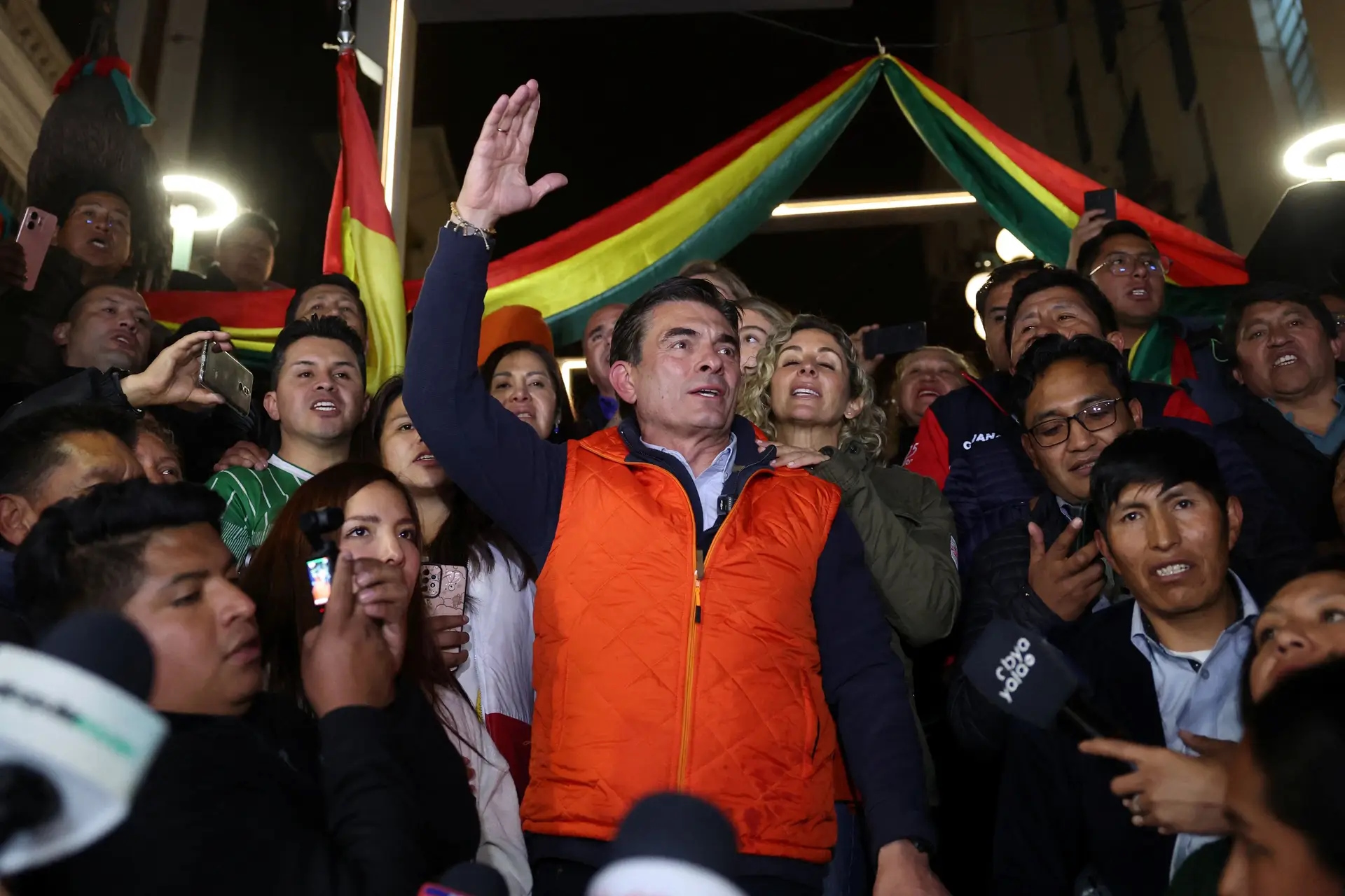 Internacional/América do Sul: Bolívia vive novo capítulo político com segunda volta entre Rodrigo Paz e Jorge Quiroga