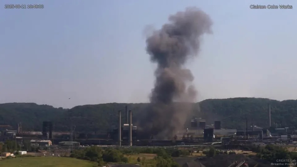 Internacional/América do Norte: Explosão em Fábrica de Aço na Pensilvânia Deixa Dois Mortos e Reabre Debate sobre Segurança Industrial