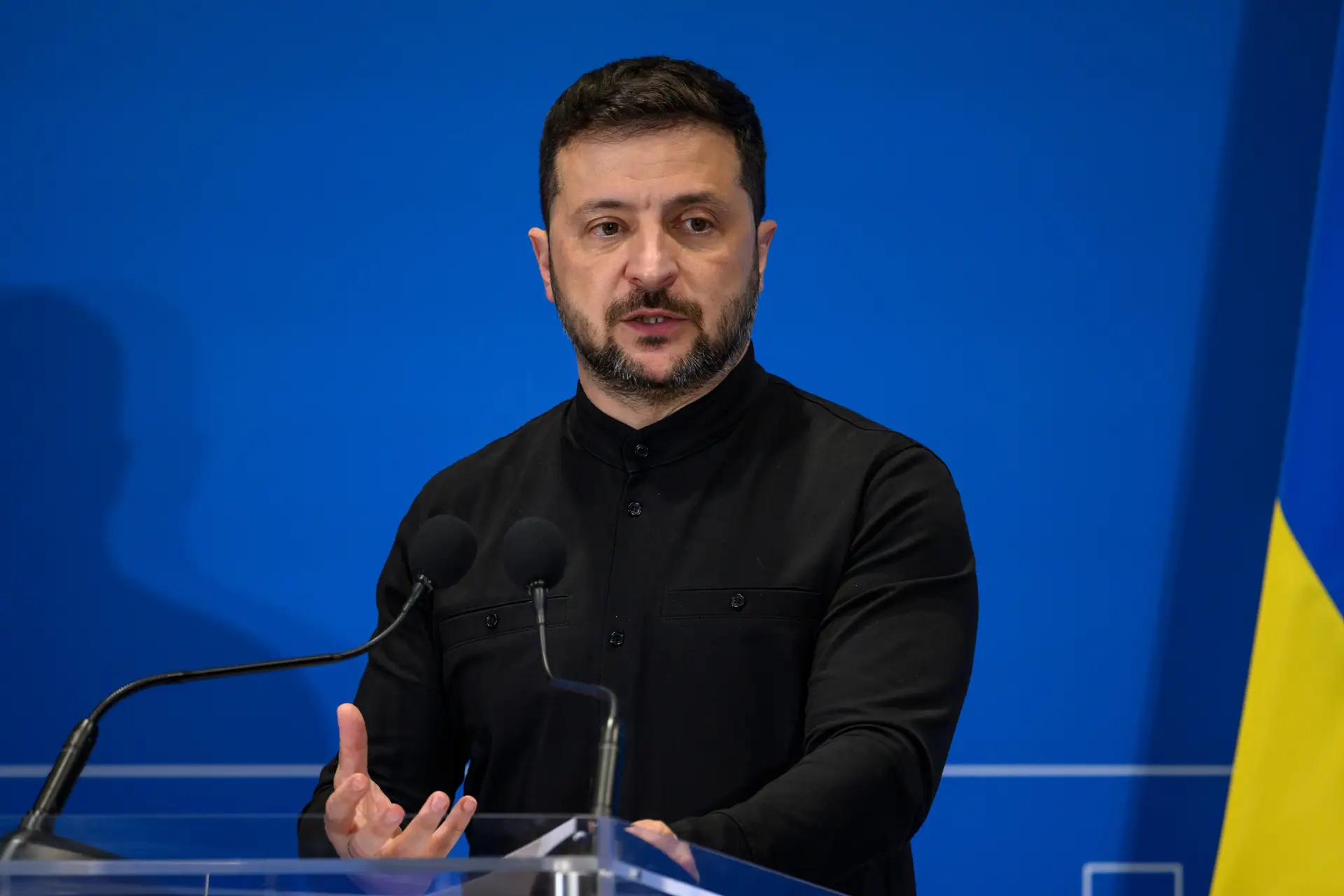 Internacional/Europa: Zelenskyy Rejeita Ceder Territórios e Exige Participação da Ucrânia em Negociações para a Paz