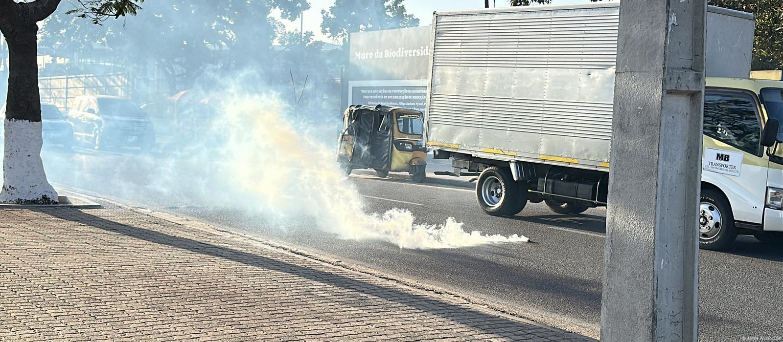 Moçambique/Política: Confronto no Aeroporto de Maputo, UIR usa gás lacrimogéneo à chegada de Venâncio Mondlane