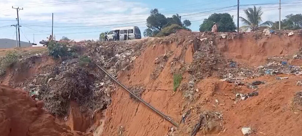 Moçambique/Sociedade: Cratera em Pemba ameaça casas e famílias deslocadas, porque permanecem as autoridades em silêncio?