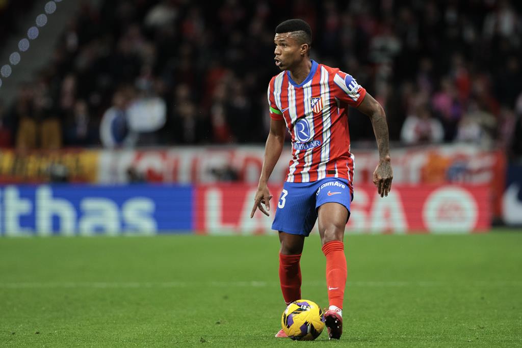 Moçambique/Desporto: Reinildo Mandava brilha no seu primeiro jogo pelo Sunderland AFC