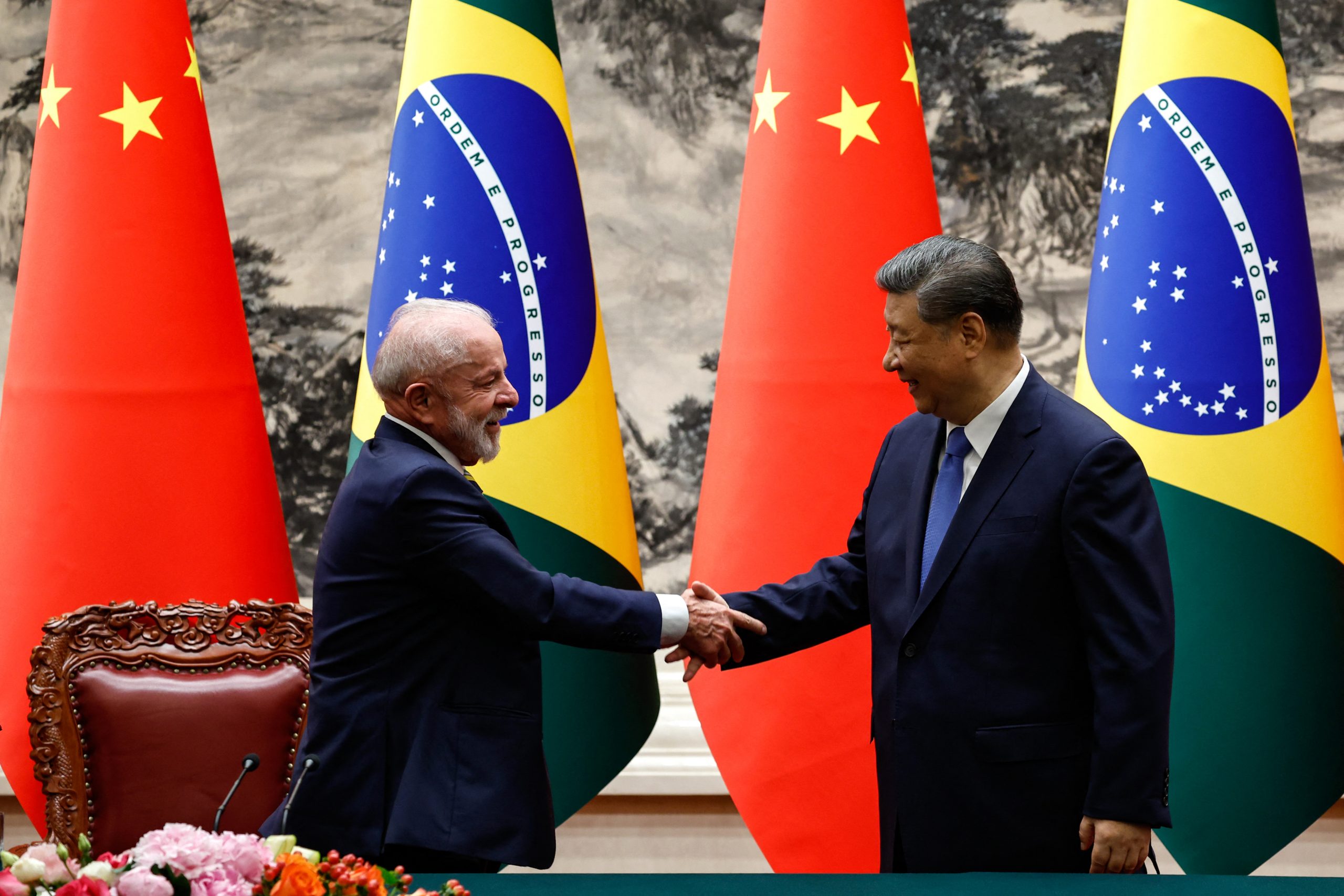 Internacional/América do Sul: Xi Jinping reforça sedução diplomática e económica junto à América Latina em desafio aos EUA