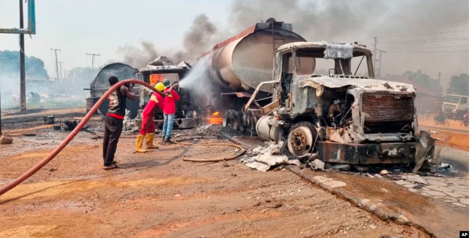 Internacional/África: Explosão de camião-cisterna faz pelo menos 29 mortos na Nigéria