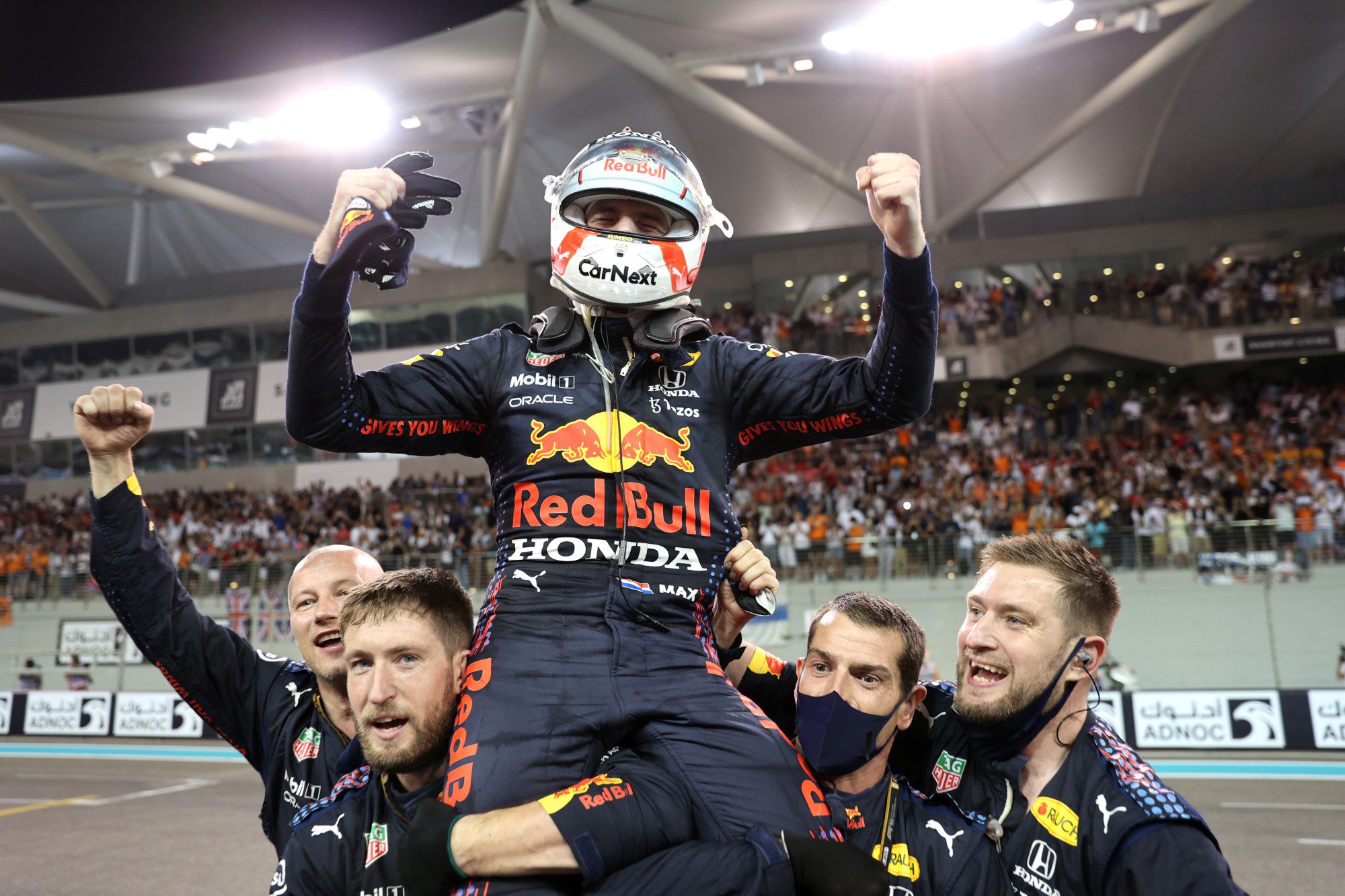 Desporto/Fórmula 1: Verstappen mantém vivo o sonho do penta, as contas, os cenários e a batalha final na F1 2025