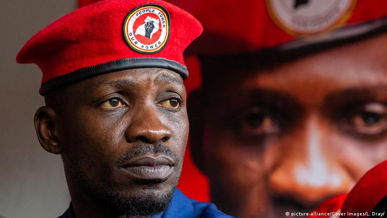 Internacional/África – Ouganda: Bobi Wine rejeita resultados da eleição e convoca mobilização não-violenta contra repressão