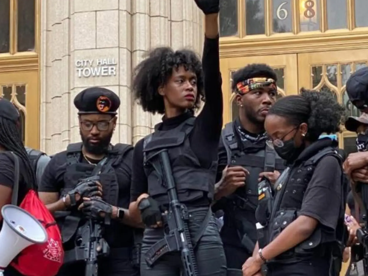 Internacional/América do Norte – EUA: operações da polícia anti-imigração fazem ressurgir os Black Panthers em Filadélfia