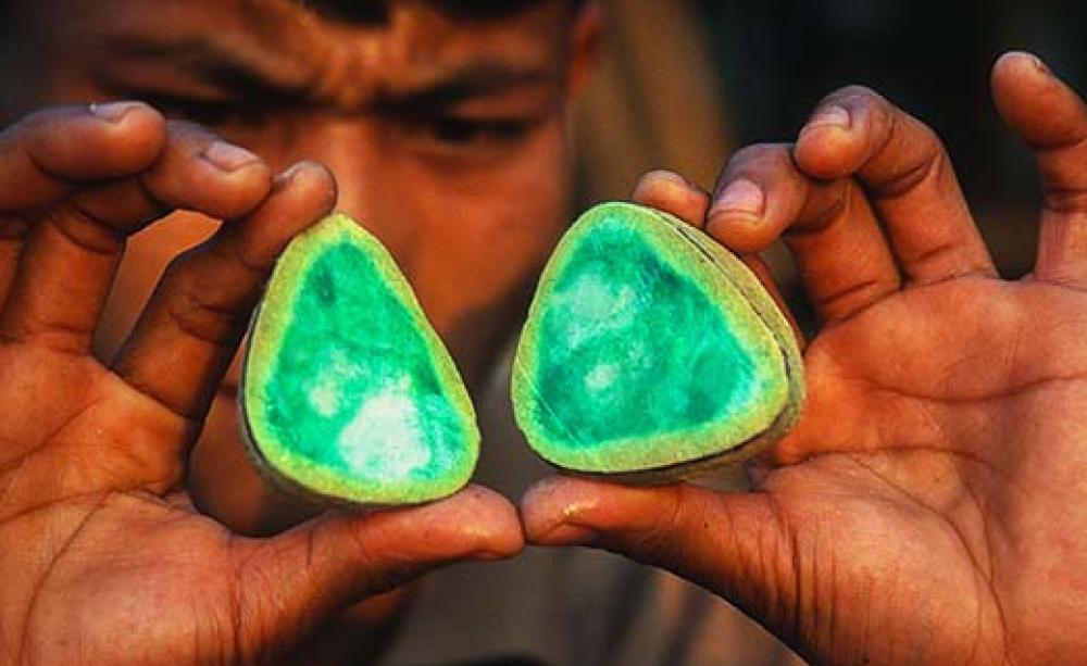 Internacional/Ásia: Myanmar em Eleições Militares, China Protege Rotas de Jade e Terras Raras