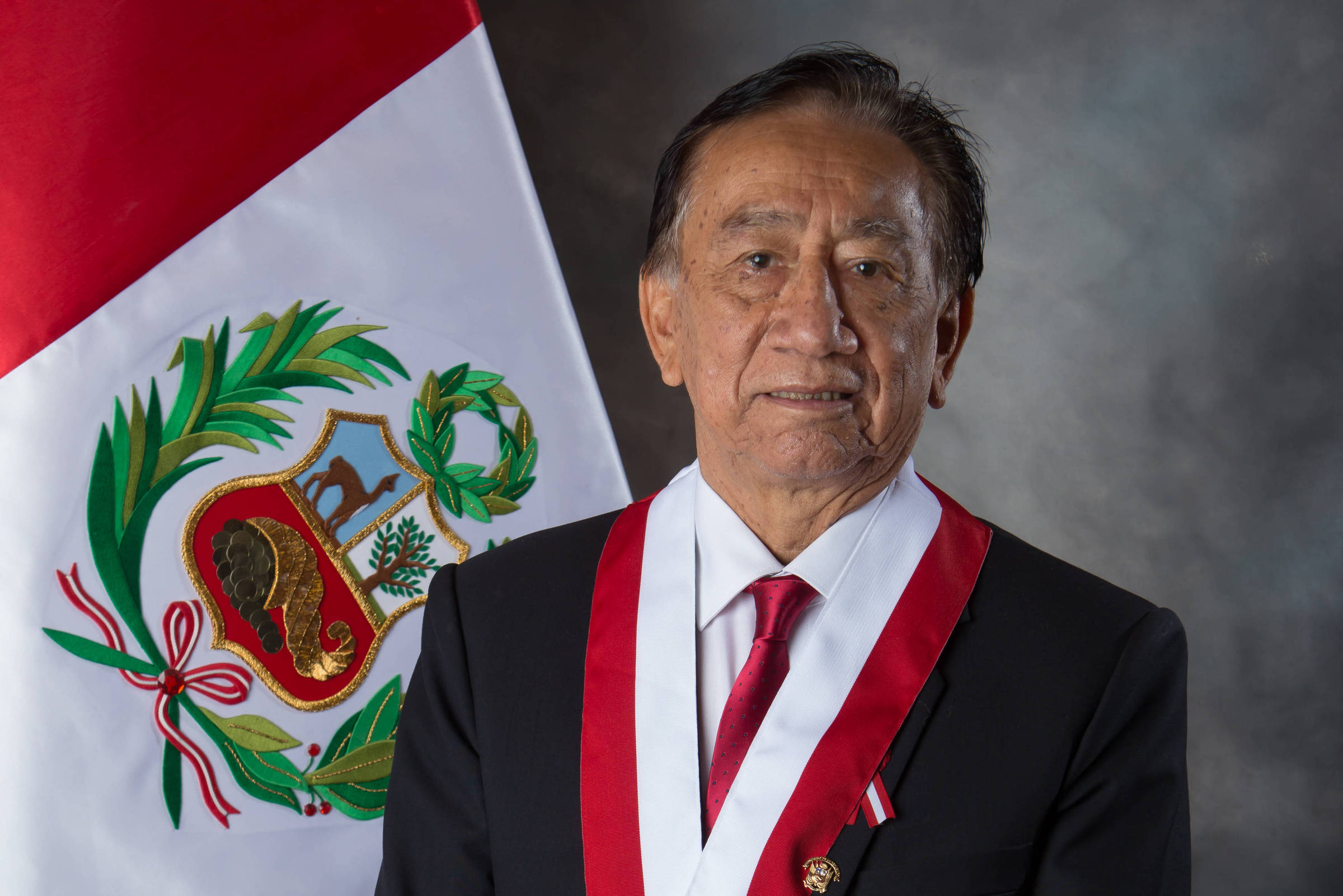 Internacional/América do Sul: Peru elege José María Balcázar como oitavo presidente em dez anos em meio a crise política