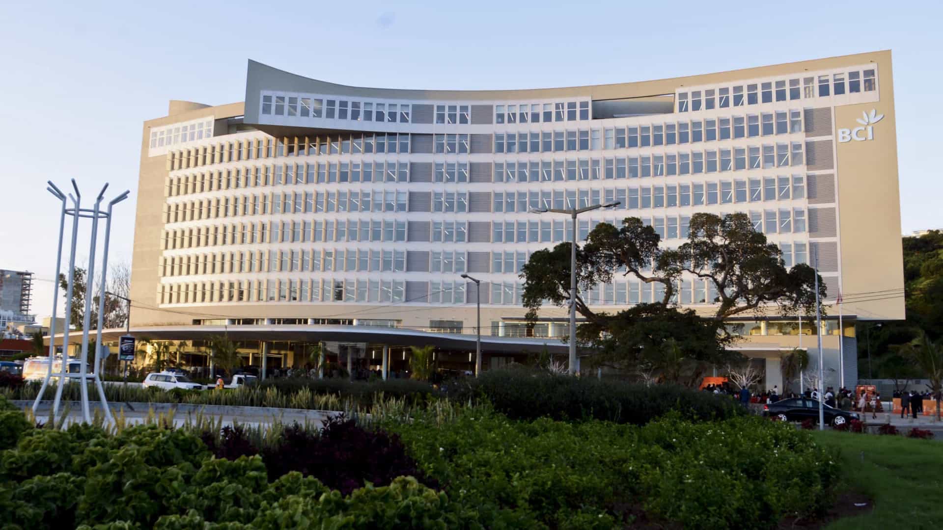 Moçambique | A manhã económica do país: investimentos estratégicos e reconfiguração bancária