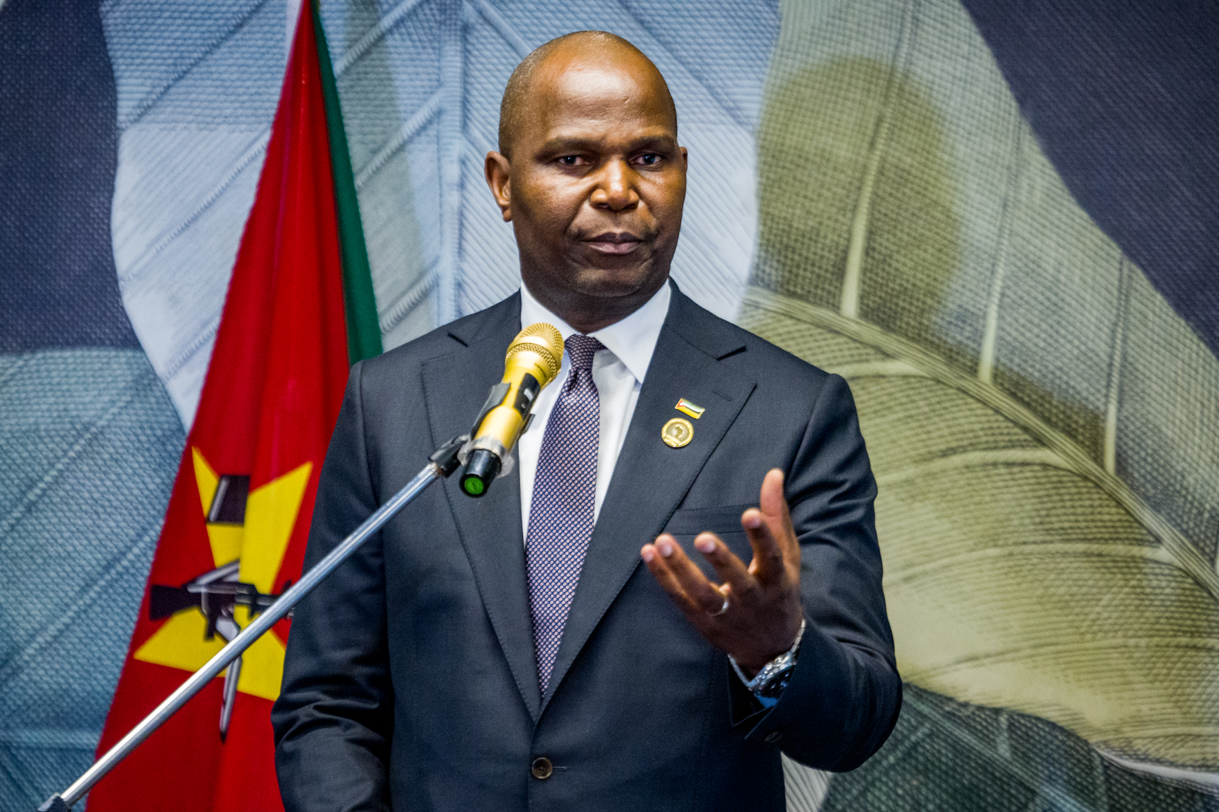 Moçambique | A manhã política do país: Presidente condena e apela à justiça enquanto liberdade de imprensa é ameaçada