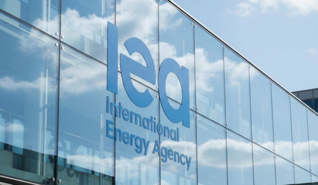 Agência Internacional de Energia libera 400 milhões de barris para estabilizar os mercados globais