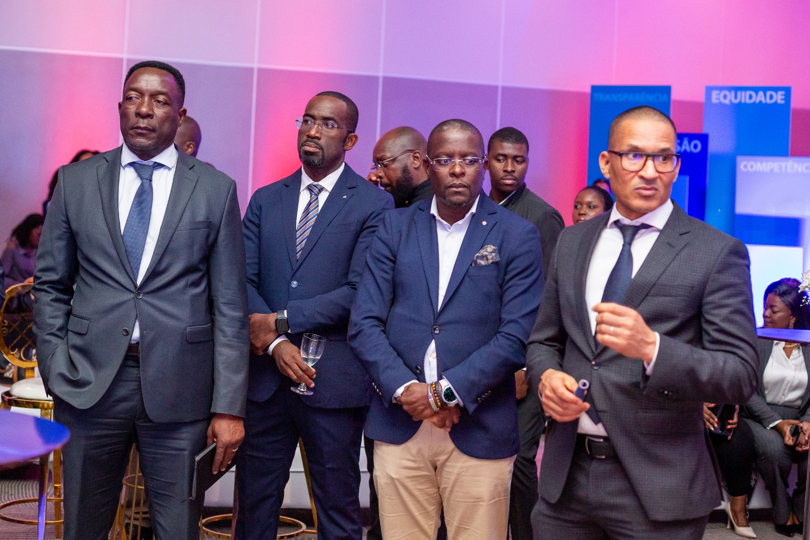 Moçambique/Economia: Governo obriga grandes empresas a abrir capital aos moçambicanos, um passo decisivo para democratizar a economia