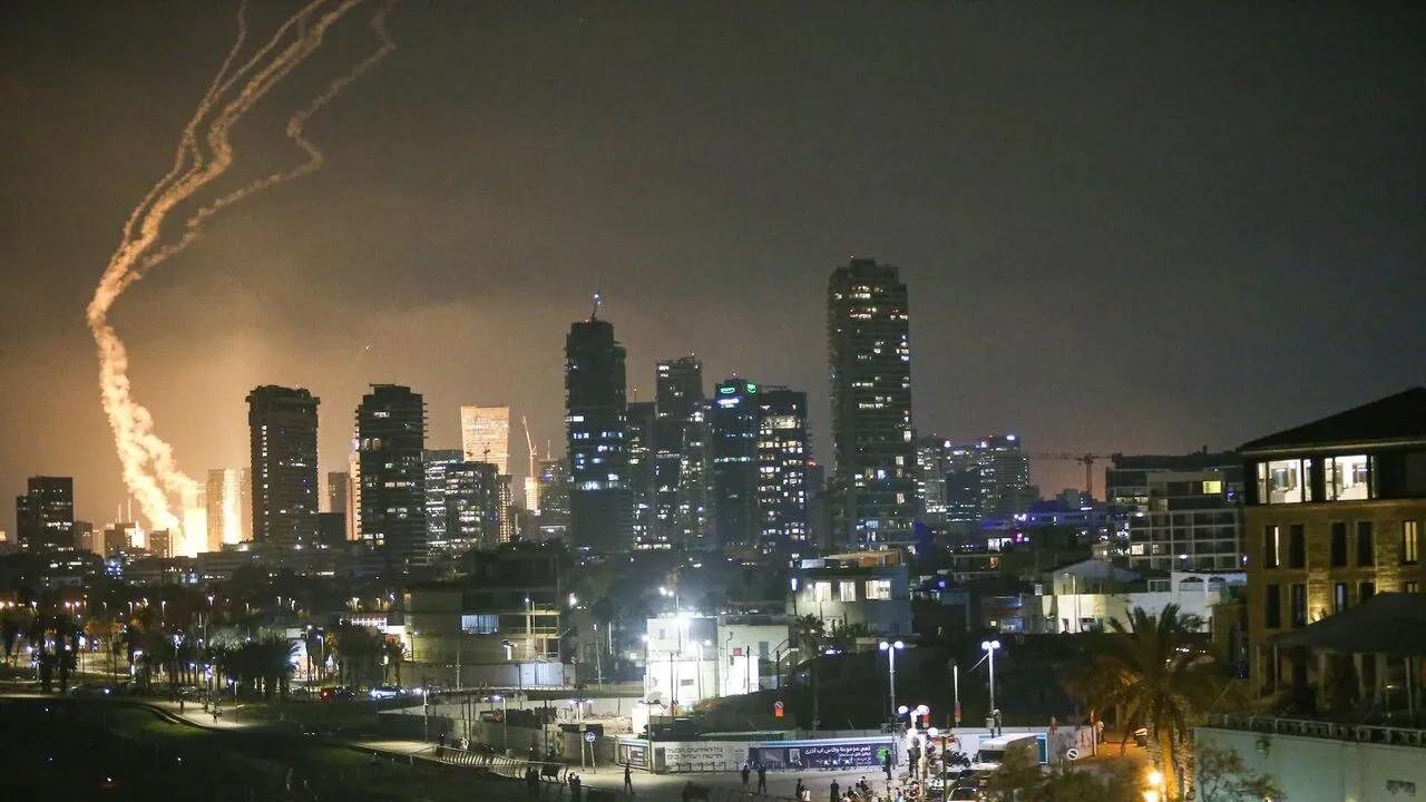 Internacional/Médio-Oriente: Escalada de violência no Médio Oriente, domingo marcado por bombardeamentos, mortes e tensão regional