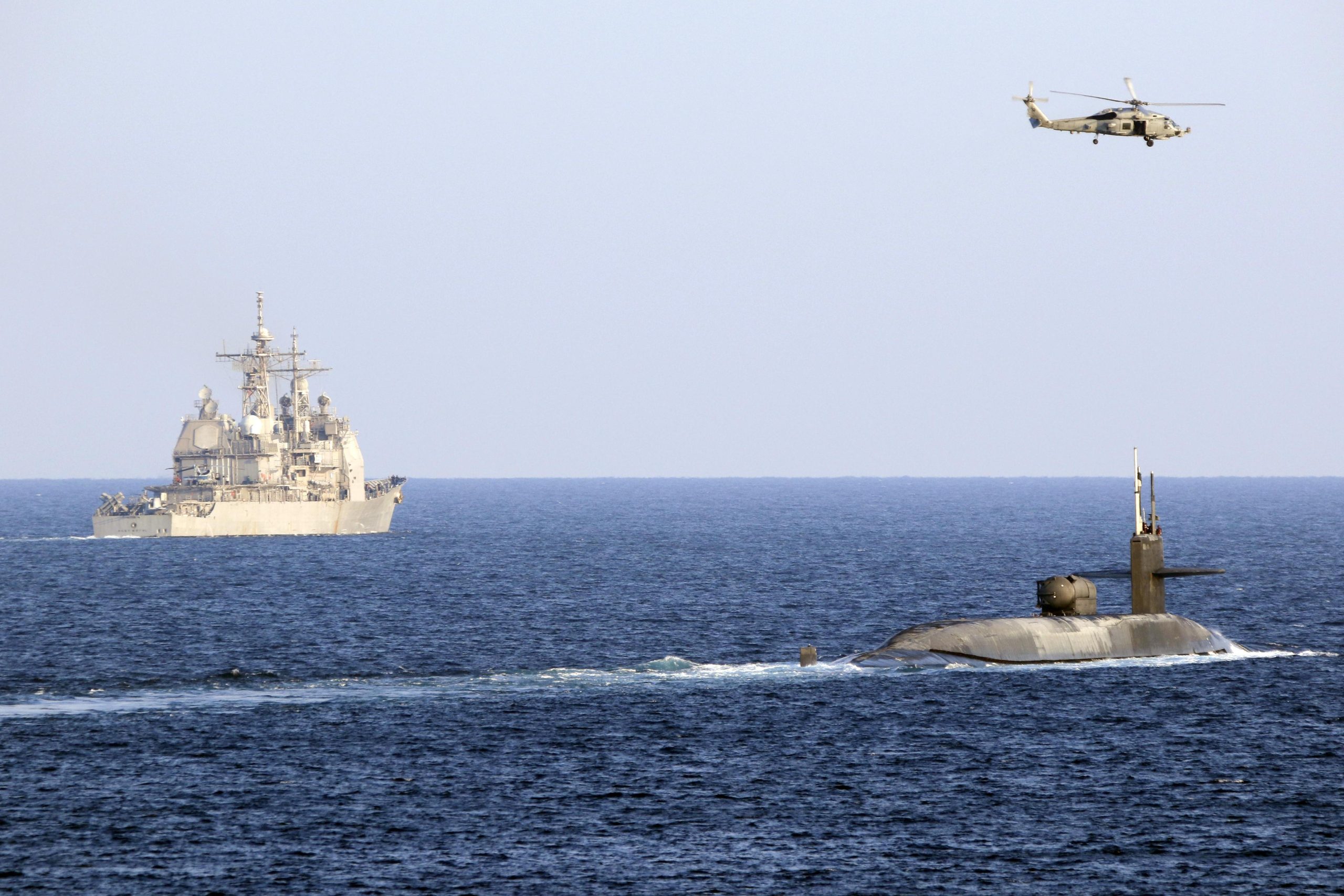 Trump propõe flotilha internacional para reabrir o Estreito de Ormuz em meio à escalada da guerra com o Irão