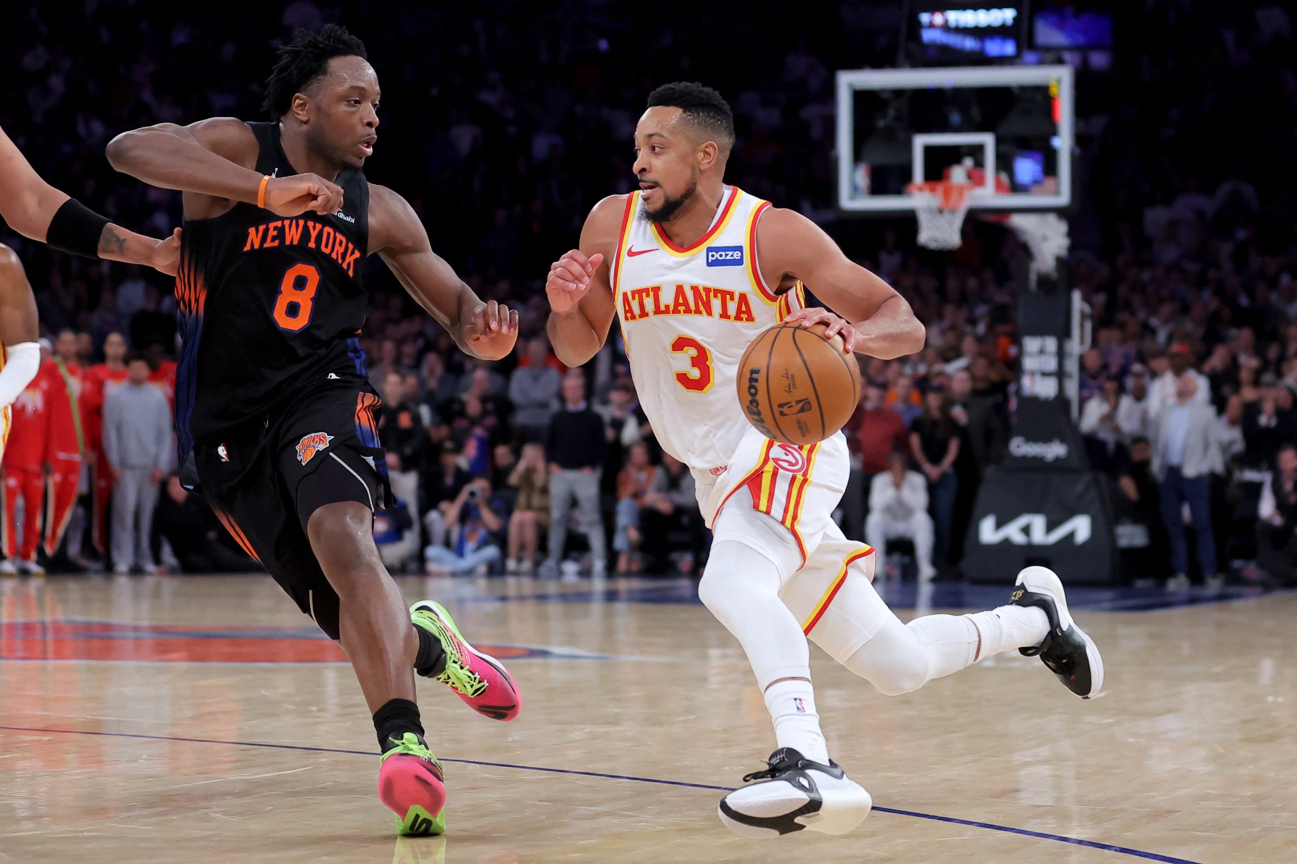 CJ McCollum decide no fim e Hawks assumem vantagem sobre os Knicks nos playoffs