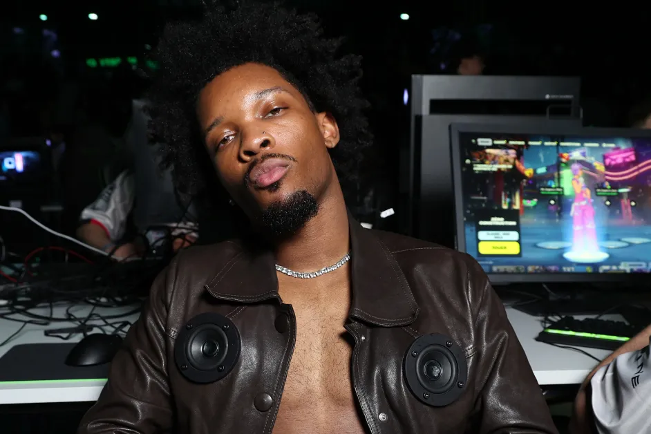 Caso D4vd: cantor é detido em investigação sobre morte macabra de adolescente encontrada numa Tesla em Los Angeles