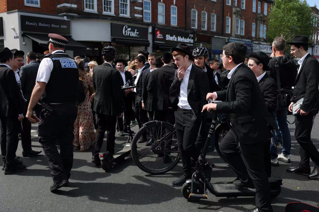 Ira e preocupação da comunidade judaica britânica após ataque em Londres e onda de incidentes antissemitas