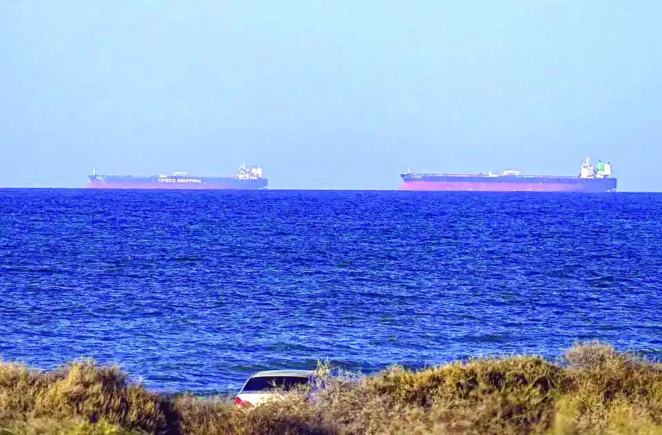 Golfo de Omã, Irão acusa EUA de “pirataria marítima” após apreensão de navio