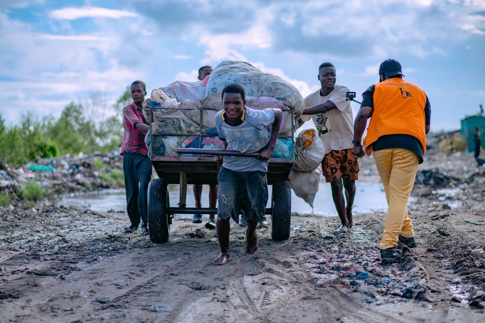 Moçambique entre a riqueza potencial e a pobreza persistente: o papel dos parceiros de cooperação internacional.
