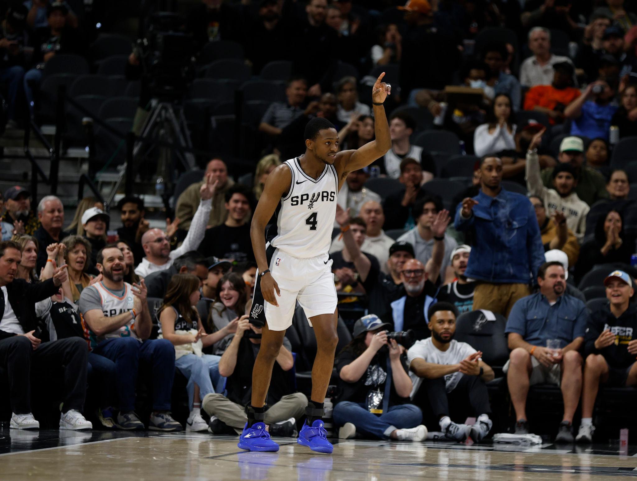 Sem Wembanyama, sem problema: Spurs dominam Clippers; Thunder humilha Lakers e Doncic sai lesionado