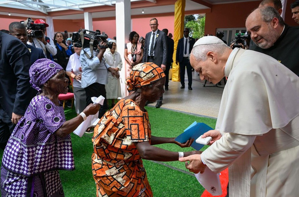 Papa Leão XIV denuncia desigualdades em Angola e critica exploração dos mais vulneráveis por “tiranos”