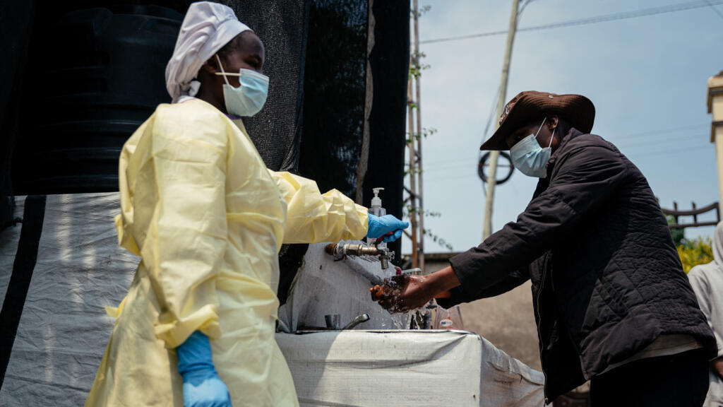 Ebola na RDC: OMS alerta para surto “mais grave do que o estimado” após falhas críticas na deteção do vírus