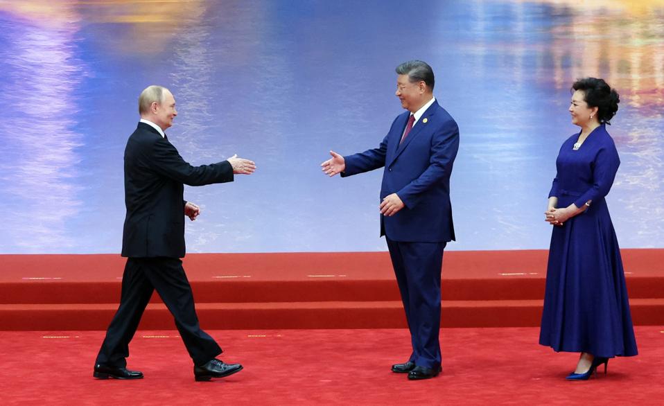 Visita de Putin à China, Pequim consolida aliança estratégica com Moscovo no centro de uma nova ordem mundial