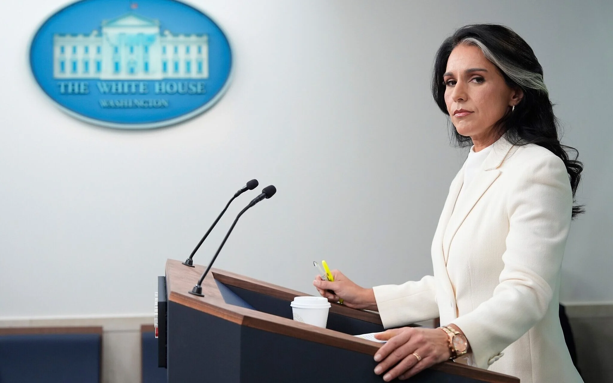 Demissão de Tulsi Gabbard provoca nova reconfiguração na administração Trump