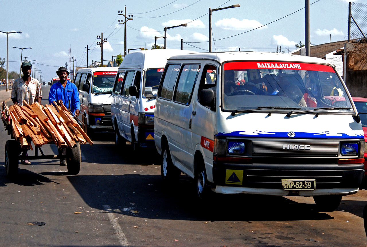 Maputo avança com licenciamento gratuito de “chapas” para melhorar mobilidade urbana