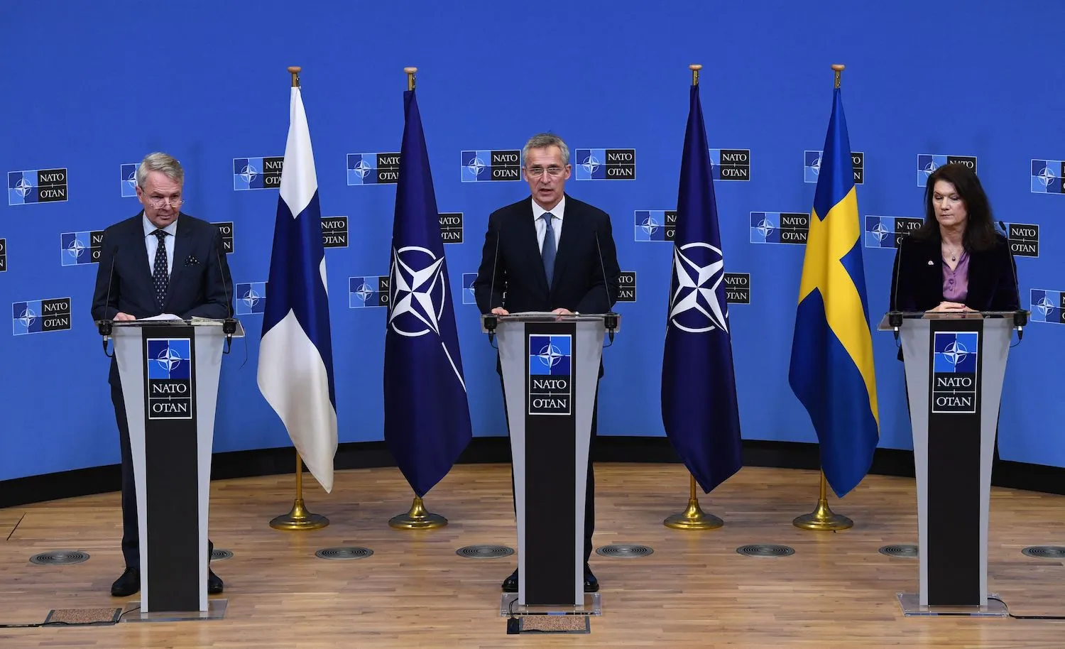 NATO debate retração dos EUA e aumento da produção militar em reunião ministerial na Suécia