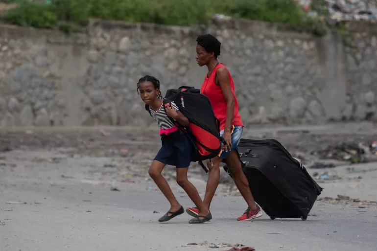Nova vaga de violência de gangues no Haiti força centenas de pessoas a fugir de Porto Príncipe