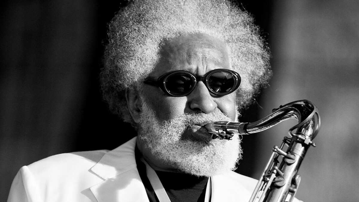 Sonny Rollins, o “colosso do saxofone” e último gigante do jazz, morre aos 95 anos