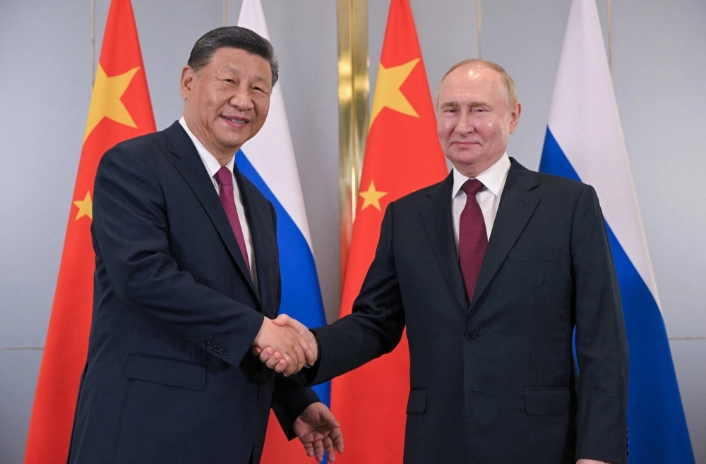 Xi Jinping e Vladimir Putin reforçam parceria antes de visita a Pequim num momento de tensão global