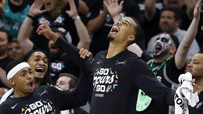 Wembanyama destrói Thunder com jogo histórico e coloca Spurs na frente da final do Oeste