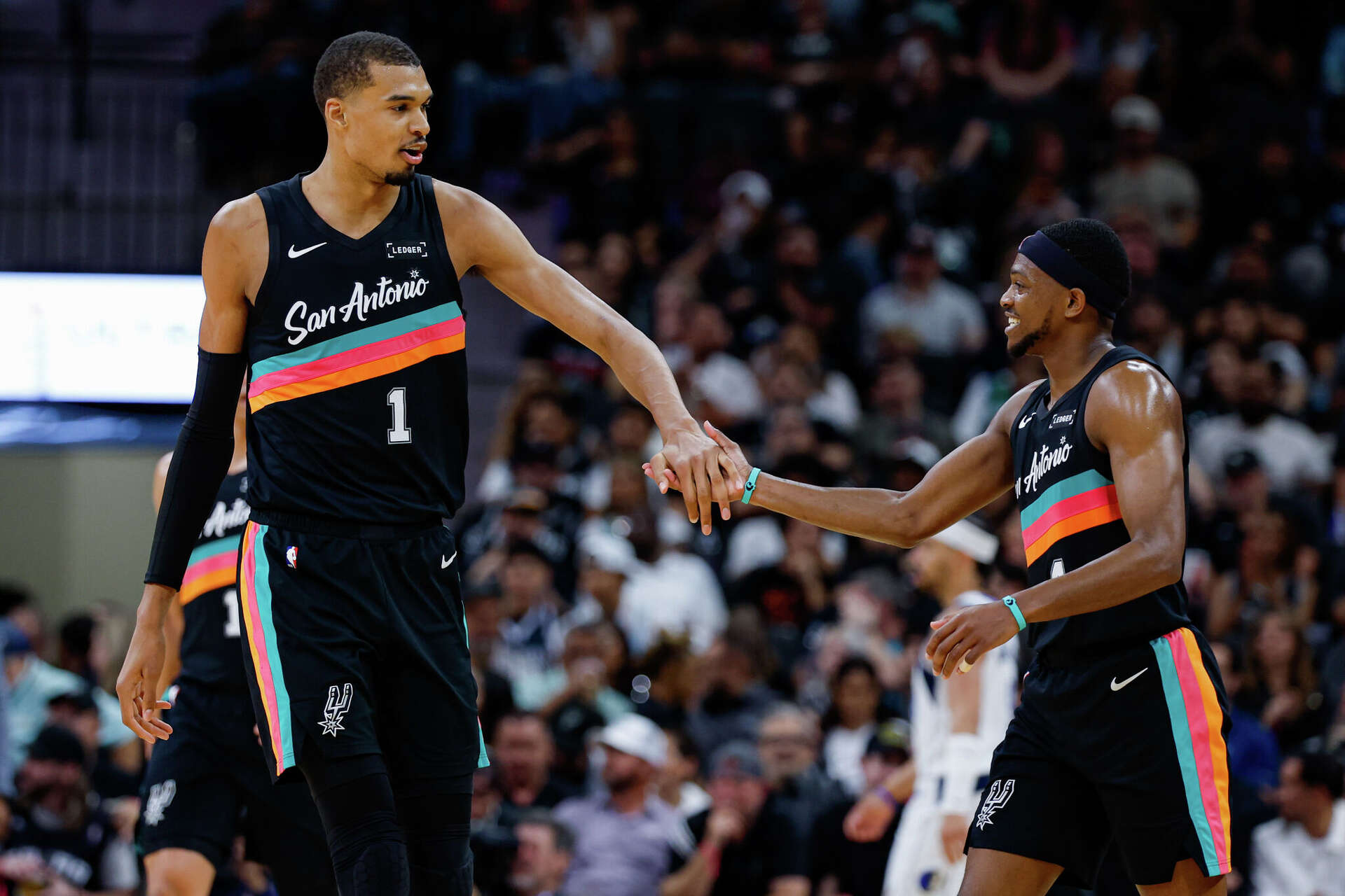 Wembanyama Brilha e Spurs Humilham Thunder Para Empatar Final do Oeste da NBA