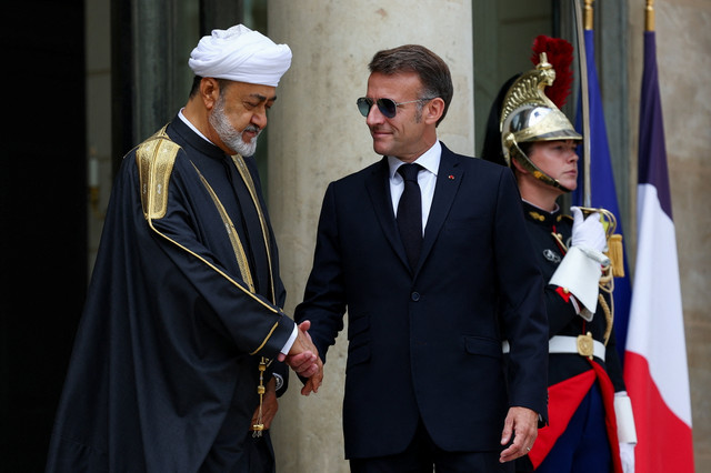 France's President Emmanuel Macron shakes hands with Oman's Sultan Haitham bin Tariq Al Said ahead of a meeting at the Elysee Palace in Paris, France, June 29, 2026. REUTERS/Alice Sacco