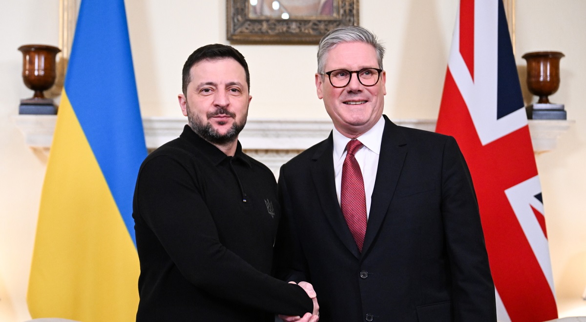 epa11932962 Britain's Prime Minister Keir Starmer (R) and Ukraine's President Volodymyr Zelensky (L) pose for a photo during a bilateral meeting at 10 Downing Street in London, Britain, 01 March 2025.  EPA/CHRIS J. RATCLIFFE / POOL 
Dostawca: PAP/EPA.