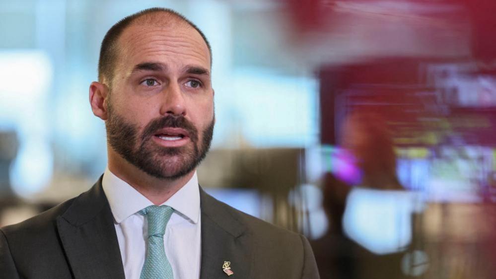 STF Condena Eduardo Bolsonaro a 4 Anos e 2 Meses por Coação contra o Judiciário e Tentativa de Influenciar Julgamento de Golpe de Estado