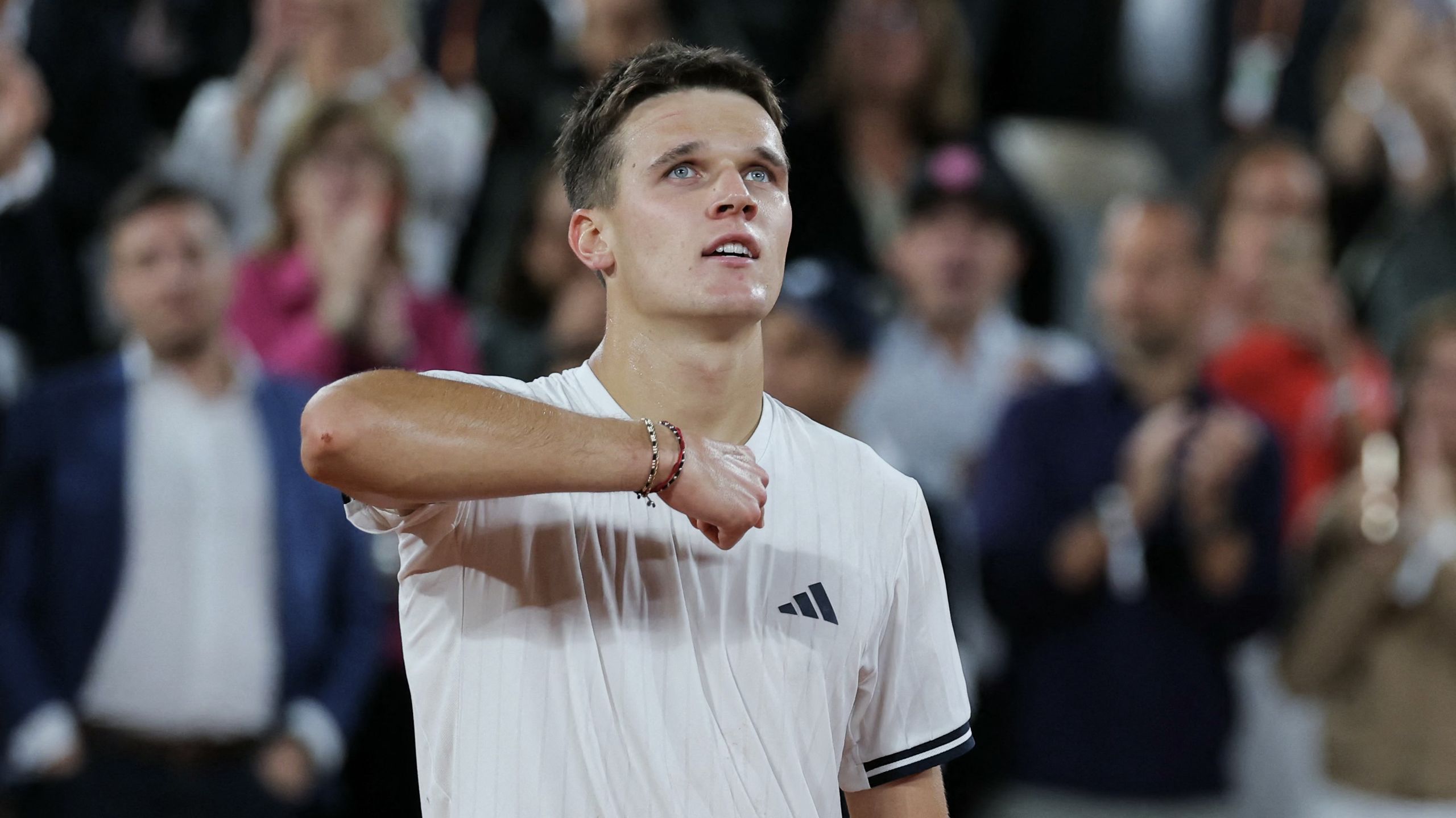 Jakub Mensik Faz História em Roland Garros e Alcança Primeira Meia-Final de Grand Slam